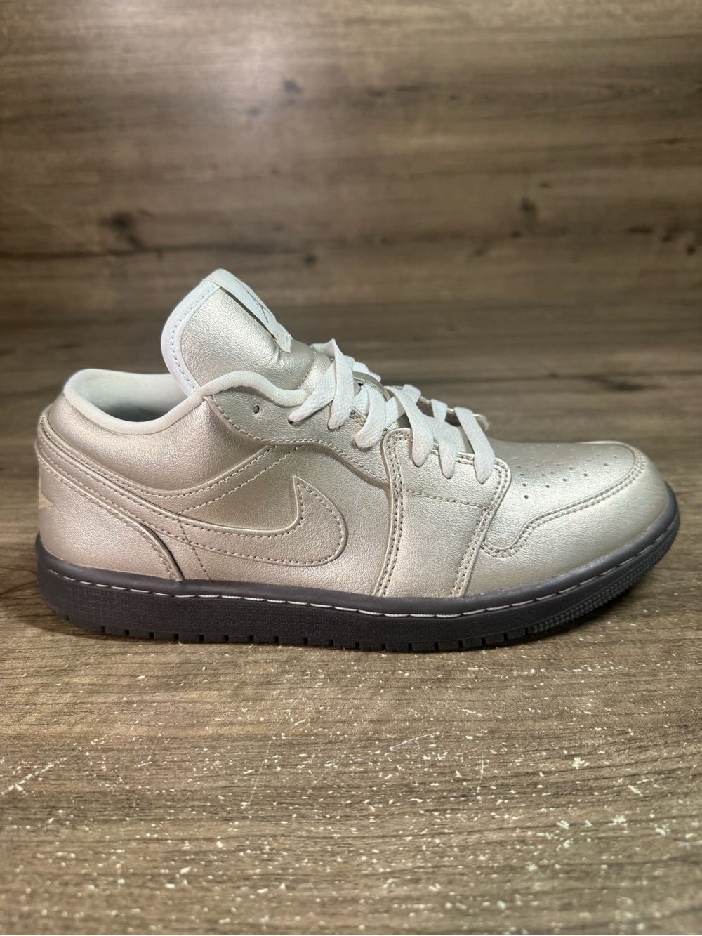 Nike Air Jordan 1 Low SE Metallic Zinc Womens 10 Mens 8.5 HQ3529-099 Gold